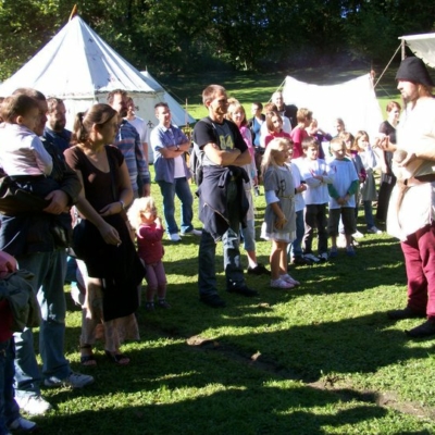 2010 (19)